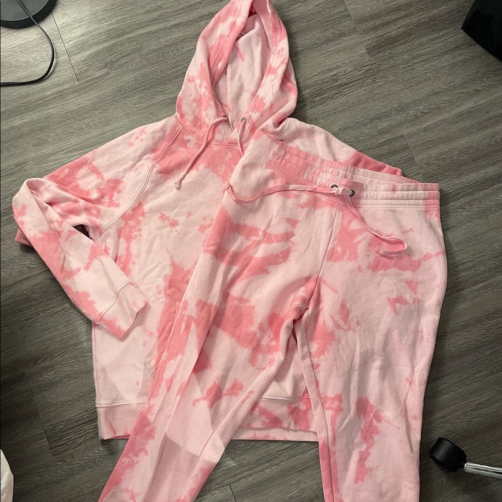 Sweatsuit tie dye